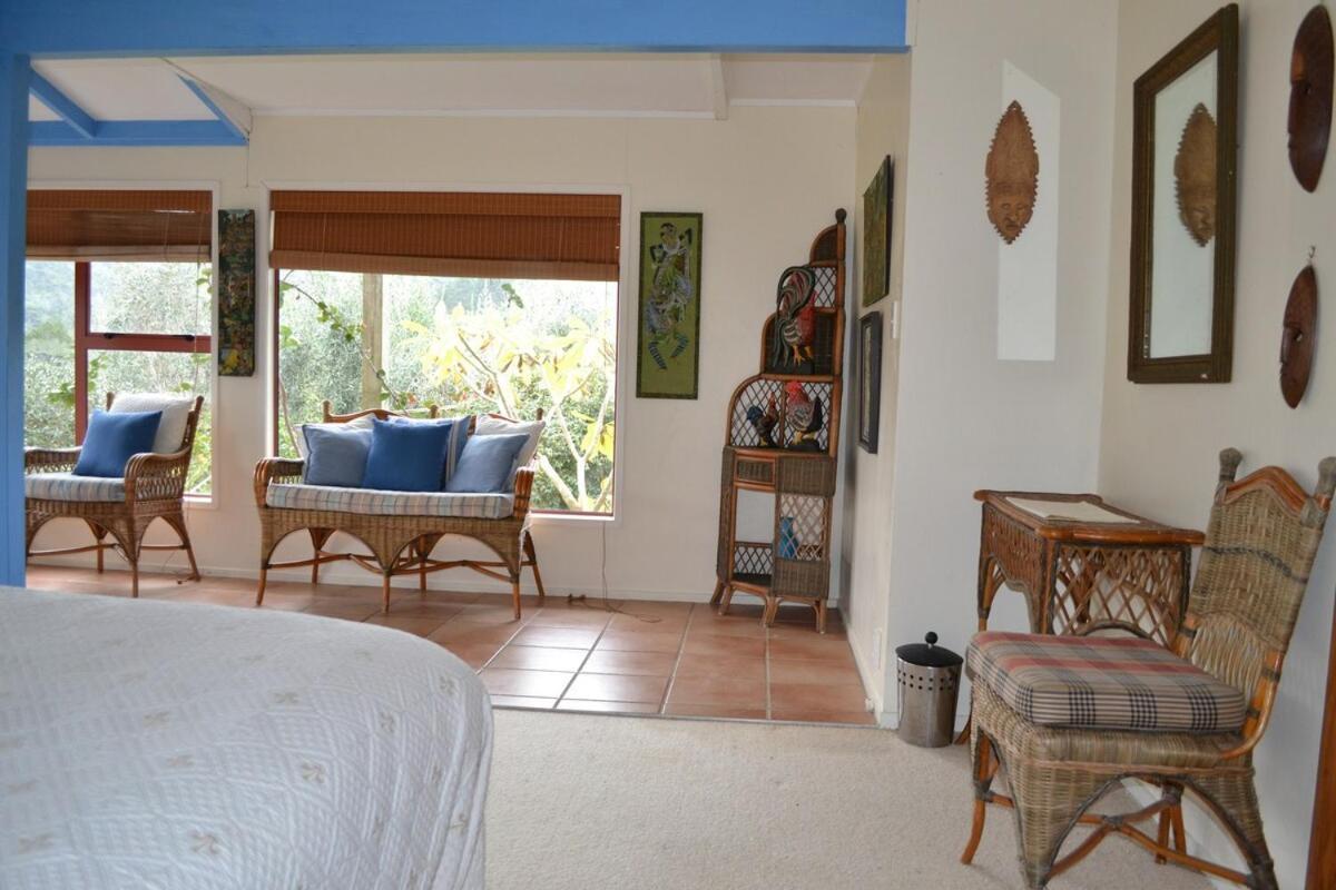 Great Barrier Oasis Lodge Tryphena Eksteriør bilde