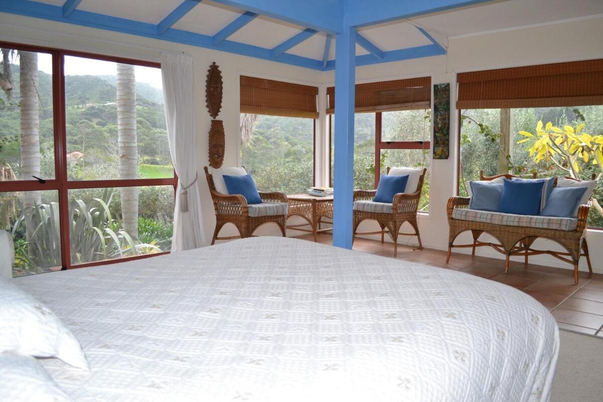 Great Barrier Oasis Lodge Tryphena Eksteriør bilde